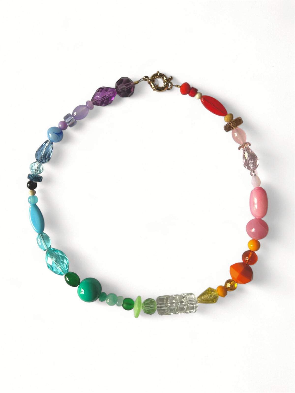 Collier ras du cou arc-en-ciel en petites perles de verre et résine