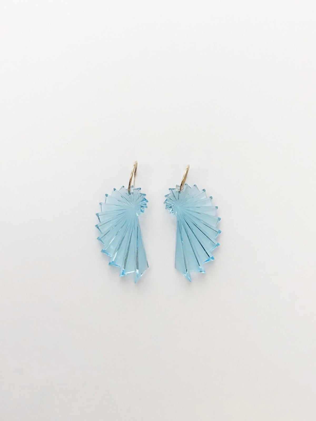 Boucle d'oreille créole en acrylique bleu translucide, anneau plaqué or