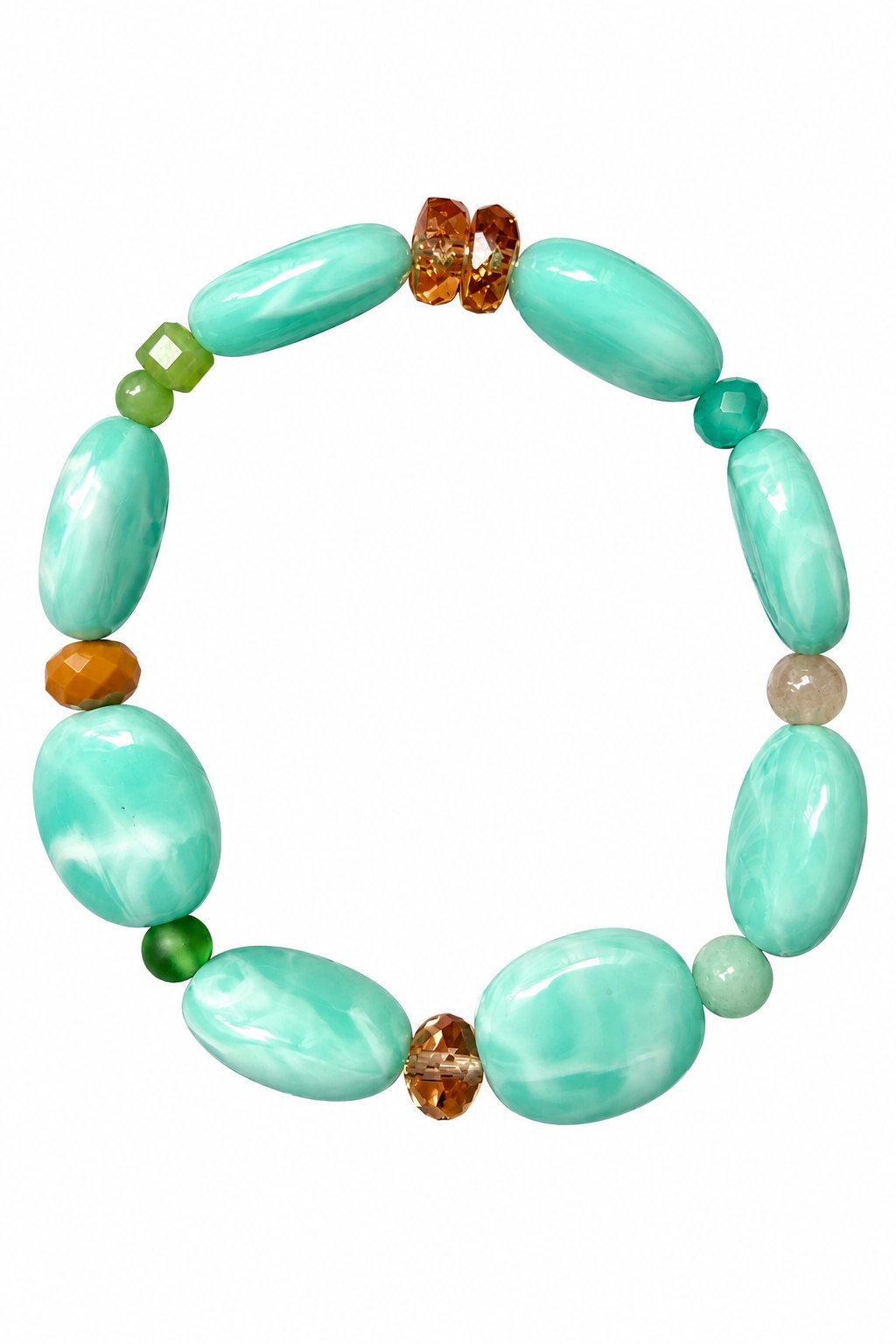 Bracelet élastique en perles vintage n°22, perles vert d'eau et petites perles colorées, tenu en main