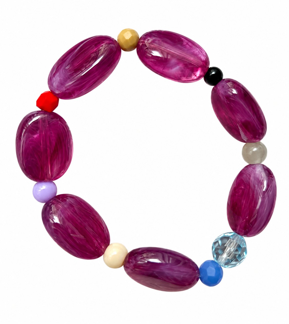 Bracelet élastique en perles vintage n°6, perles violet prune et petites perles colorées, tenu en main