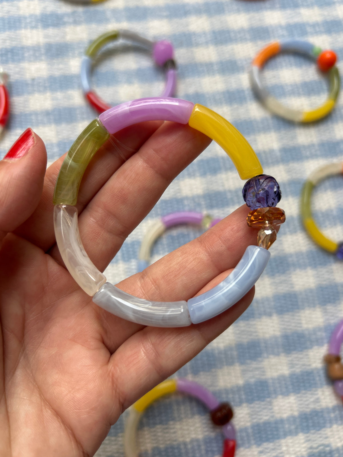 Petits bracelets pièces uniques.