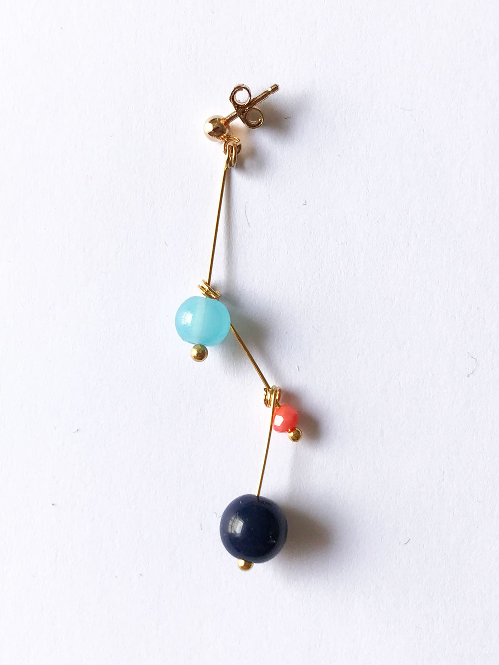 Petite boucle d'oreille "mobile" n°13