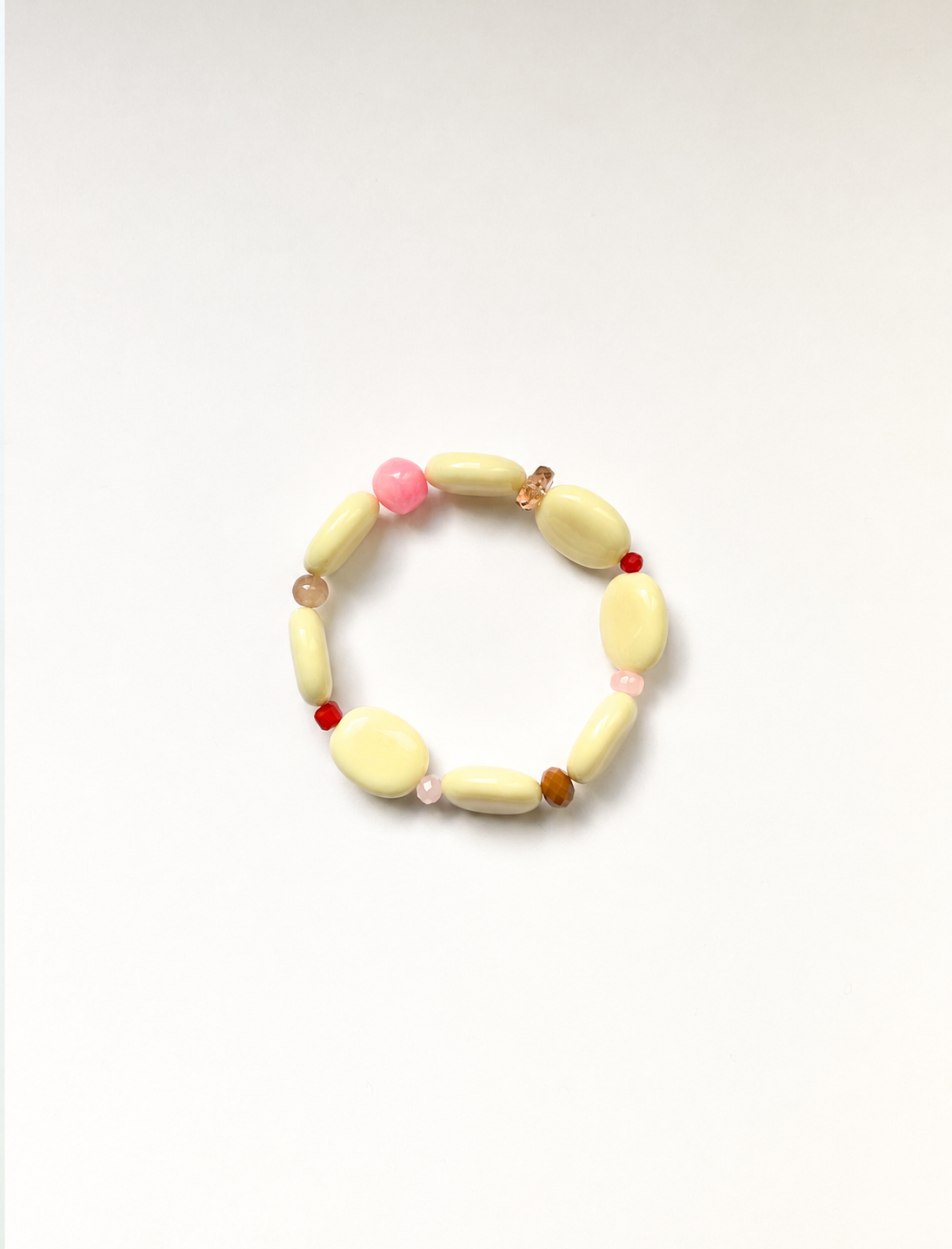 Bracelet petites perles blanches et multicolores