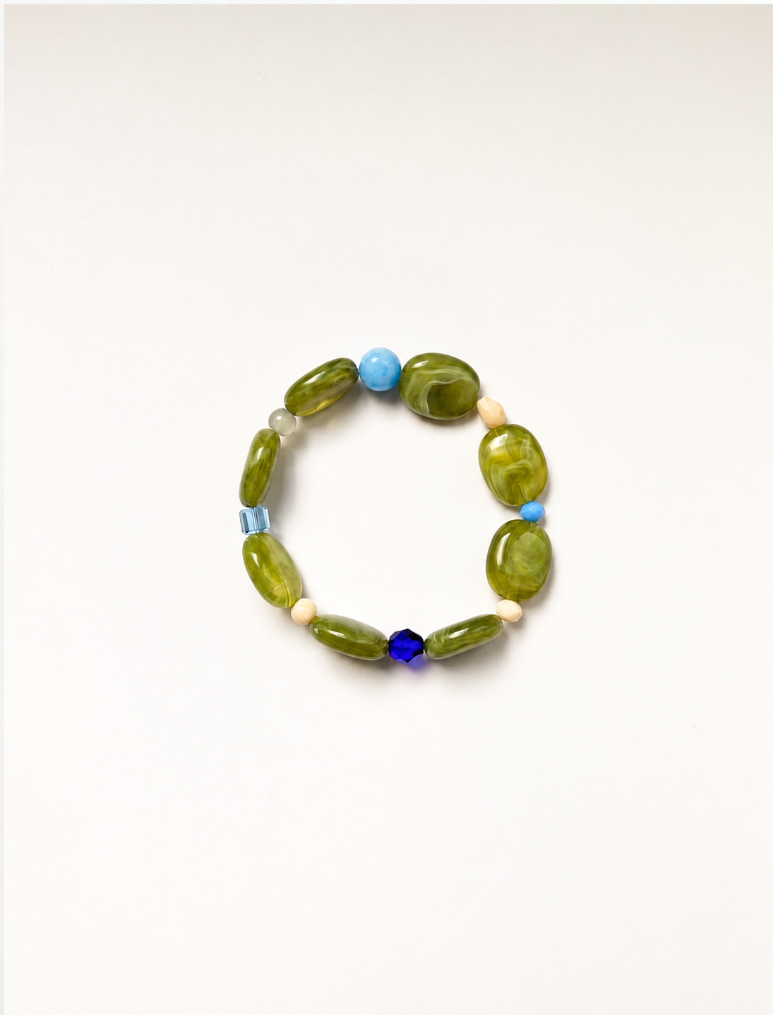 Bracelet petites perles kakies et multicolores