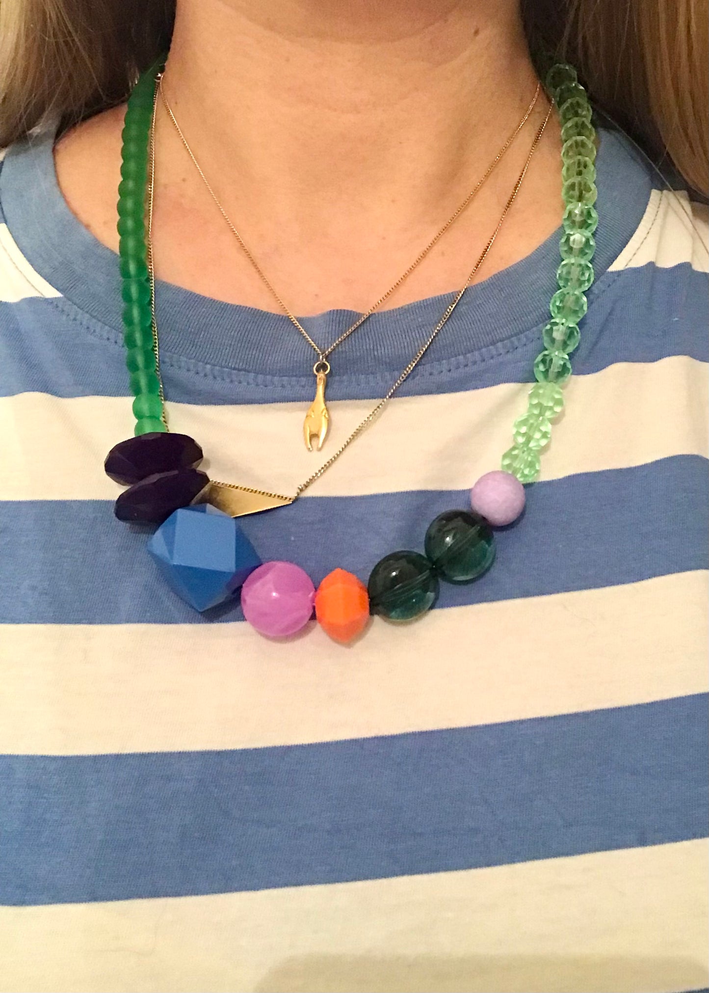 Collier vert grosses perles.