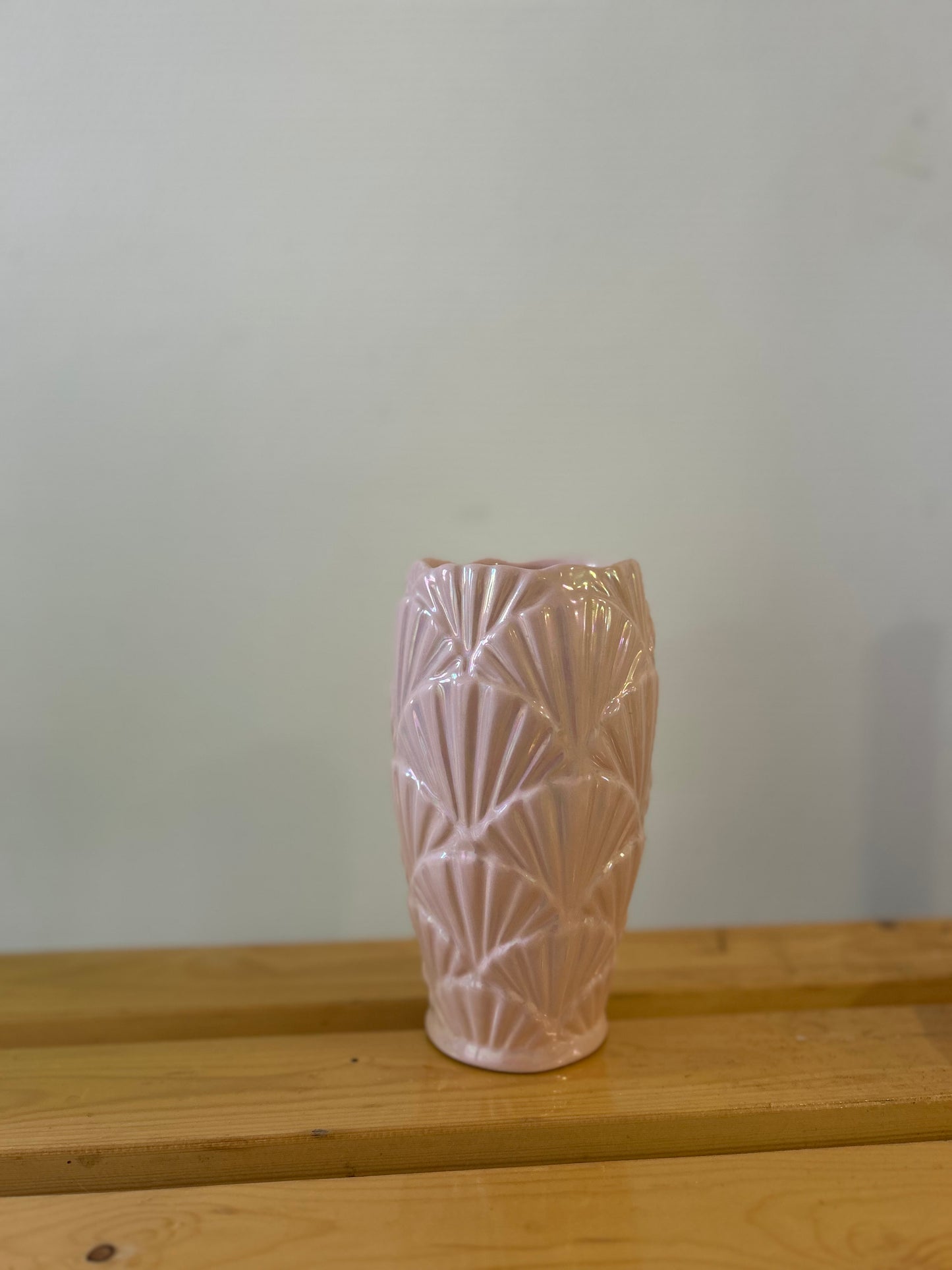 Vase coquillage, rose irisé