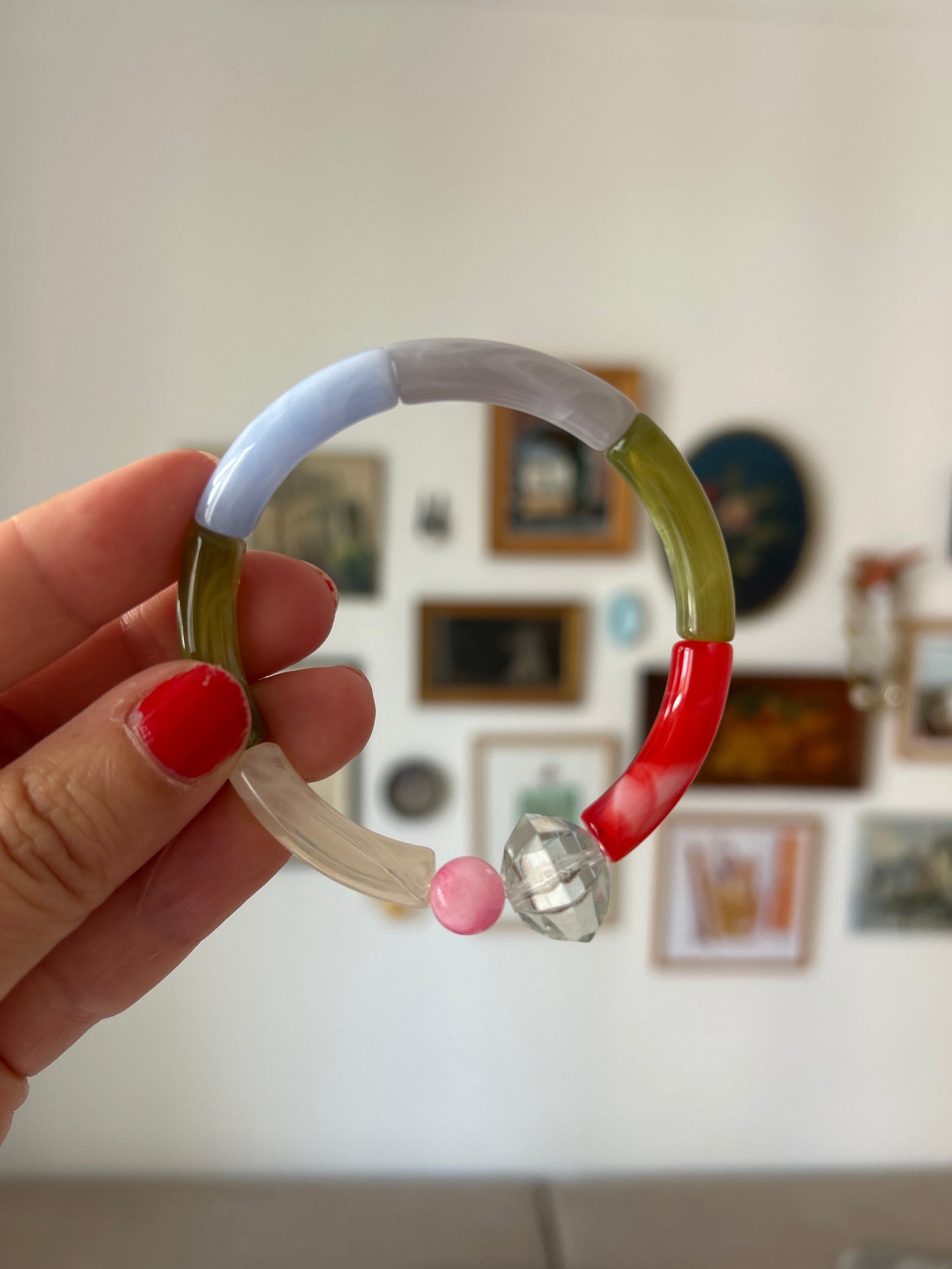 Petits bracelets pièces uniques.