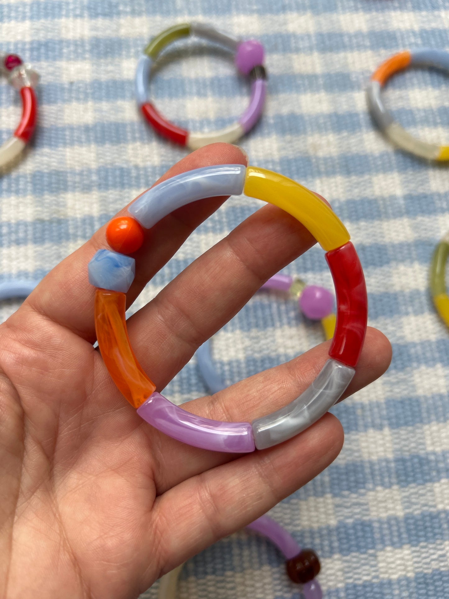Petits bracelets pièces uniques.