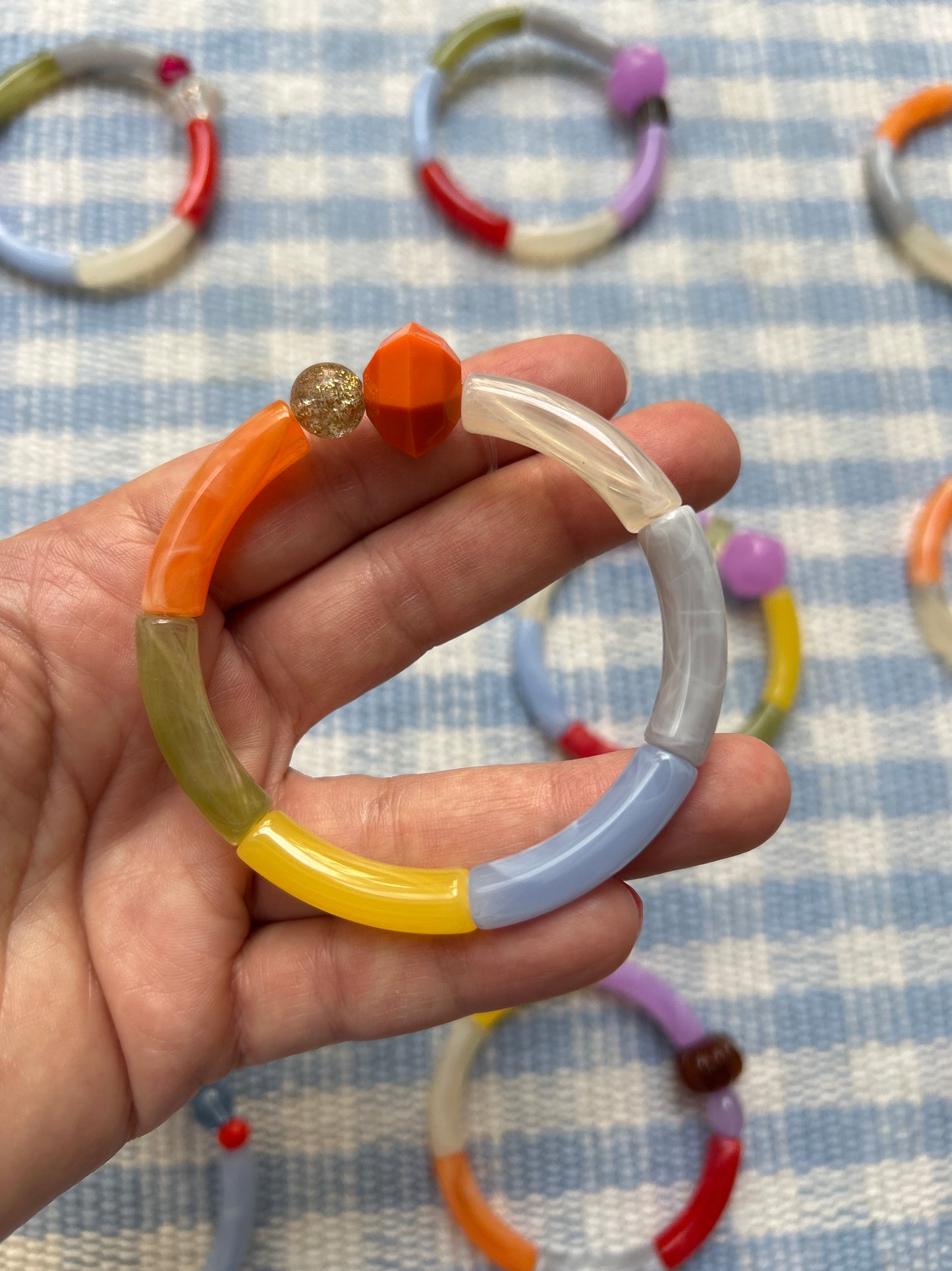 Petits bracelets pièces uniques.