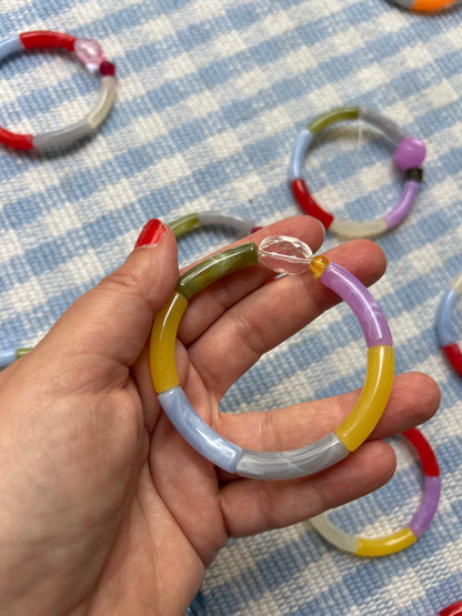 Petits bracelets pièces uniques.