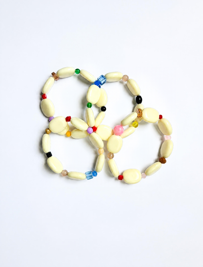Bracelet petites perles blanches et multicolores