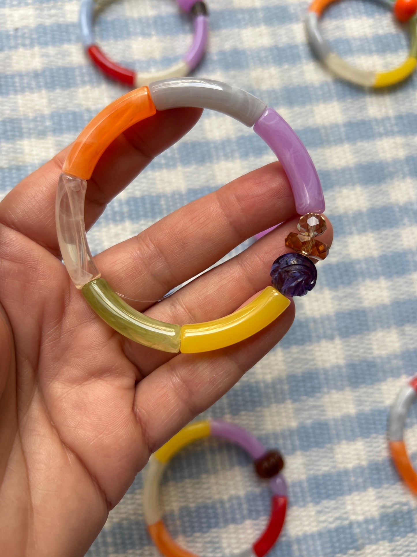 Petits bracelets pièces uniques.
