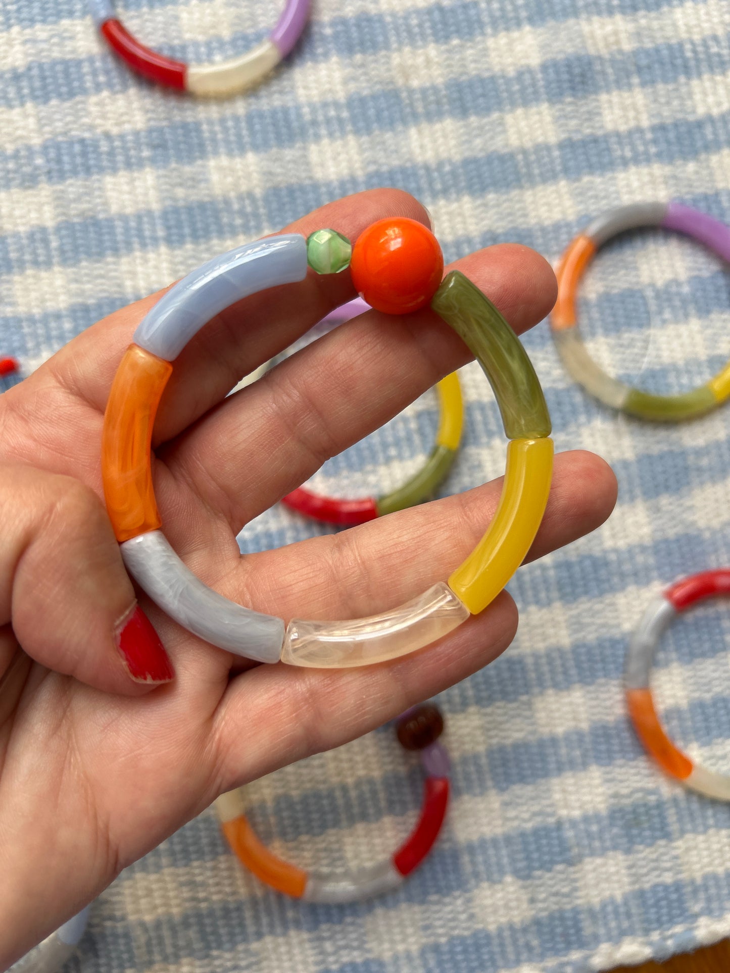 Petits bracelets pièces uniques.