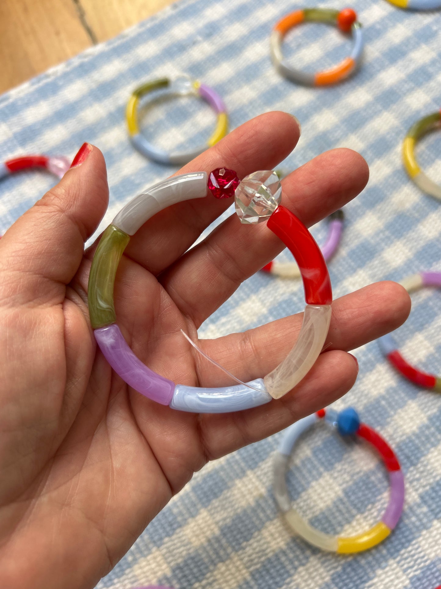 Petits bracelets pièces uniques.