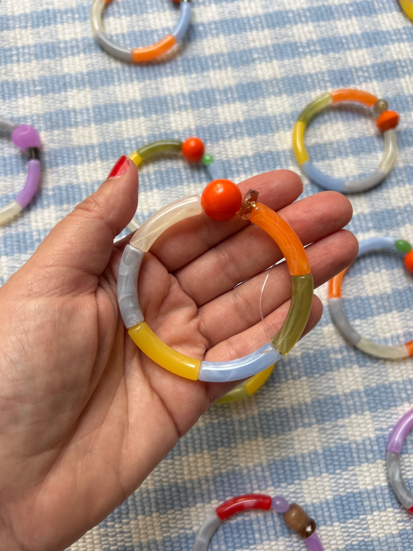 Petits bracelets pièces uniques.