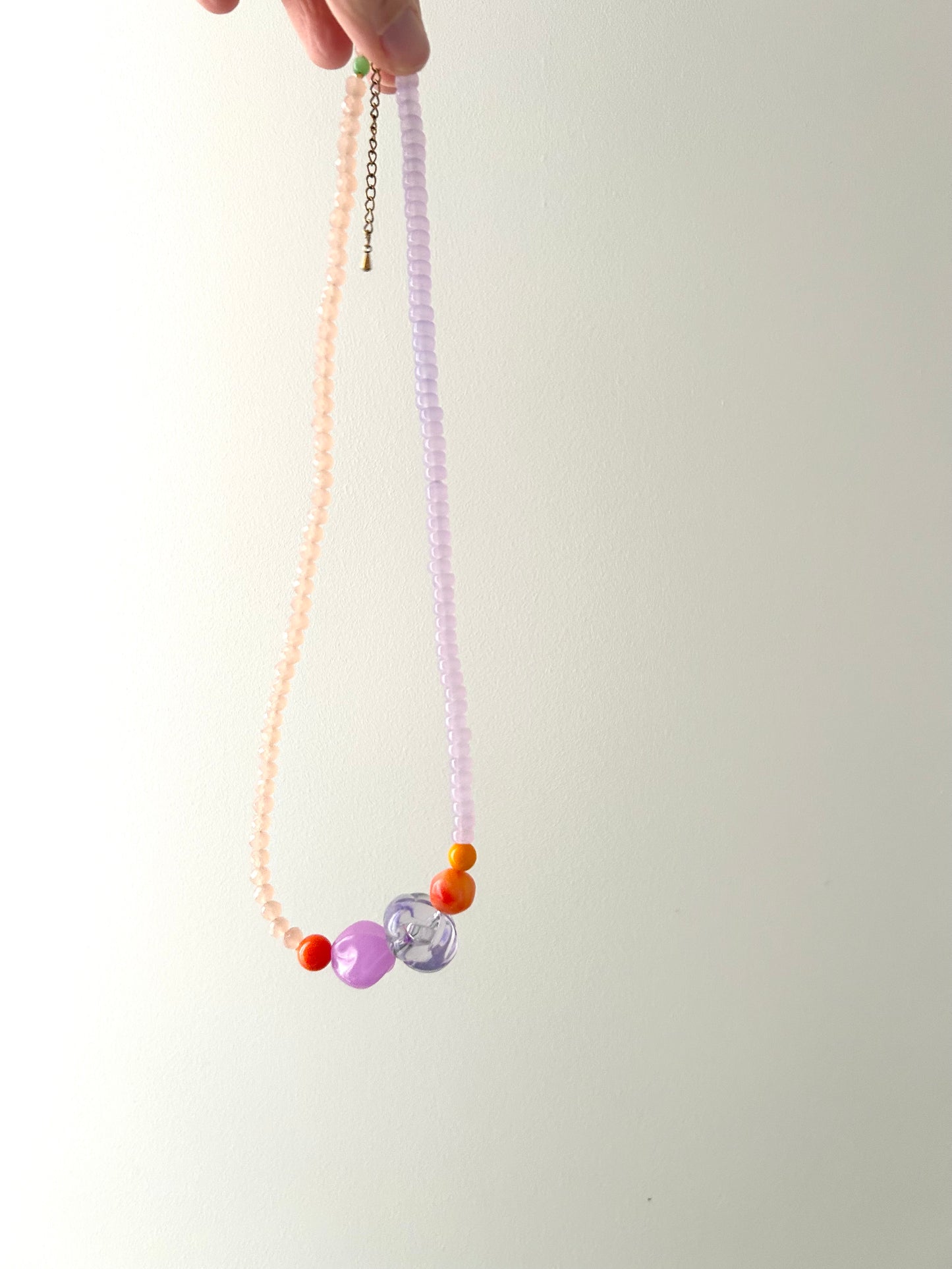Collier pêche et mauve