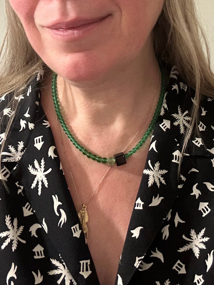 Collier ras du cou perles de verre, blanc vert et noir