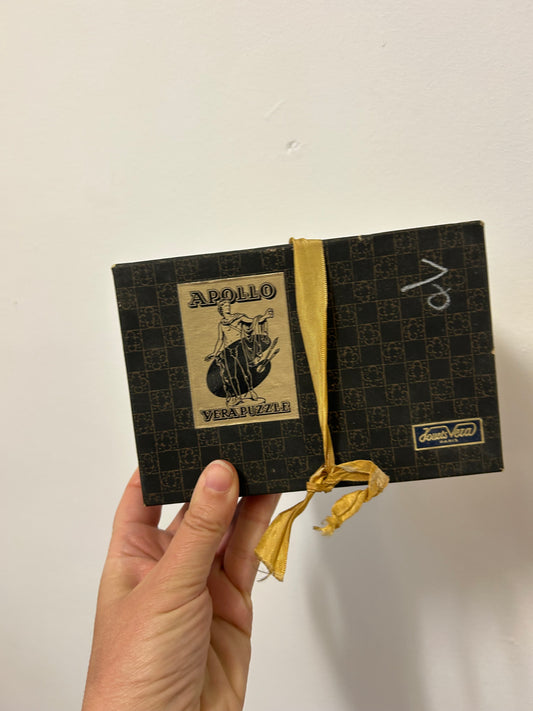 Puzzle ancien en bois; le couronnement de la vierge selon Velasquez