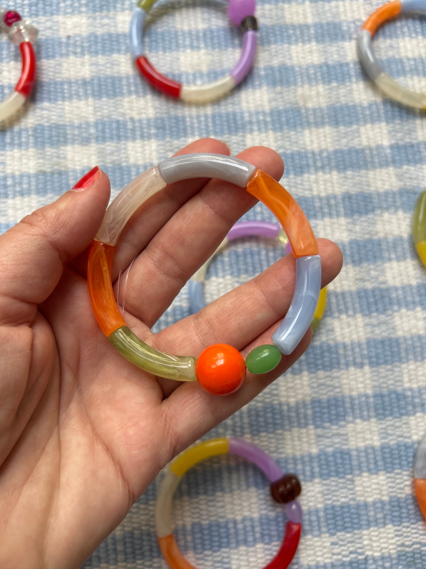 Petits bracelets pièces uniques.