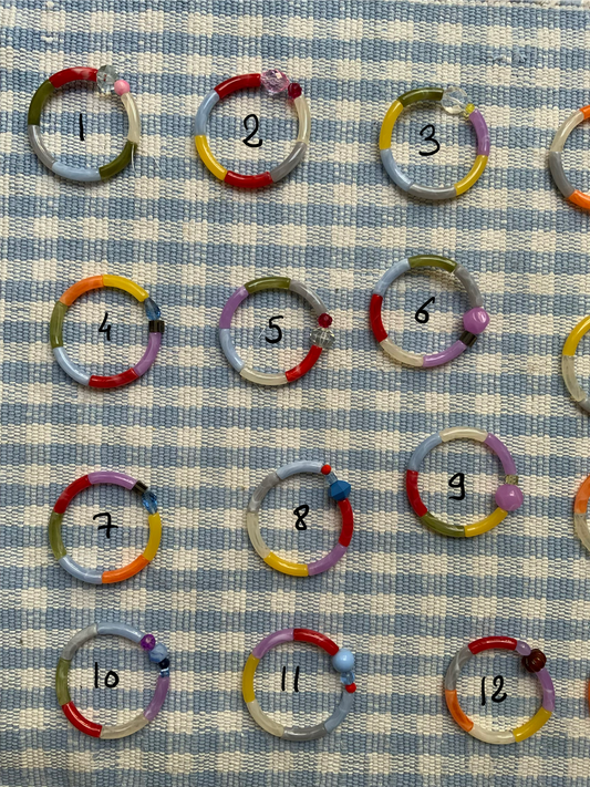 Petits bracelets pièces uniques.