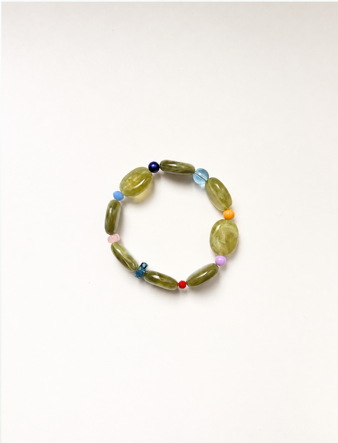 Bracelet petites perles kakies et multicolores