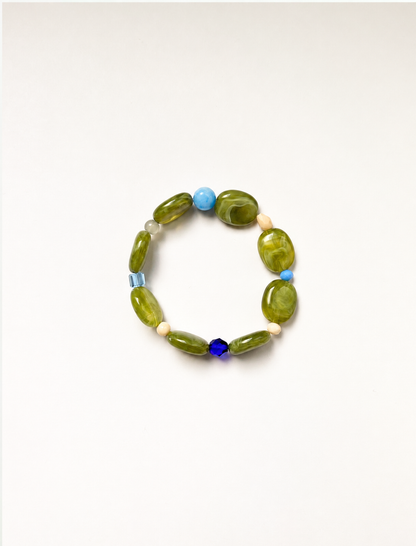 Bracelet petites perles kakies et multicolores
