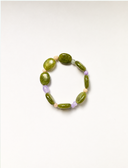 Bracelet petites perles kakies et multicolores