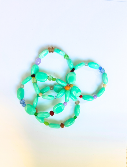 Bracelet petites perles vert menthe à l'eau et multicolores