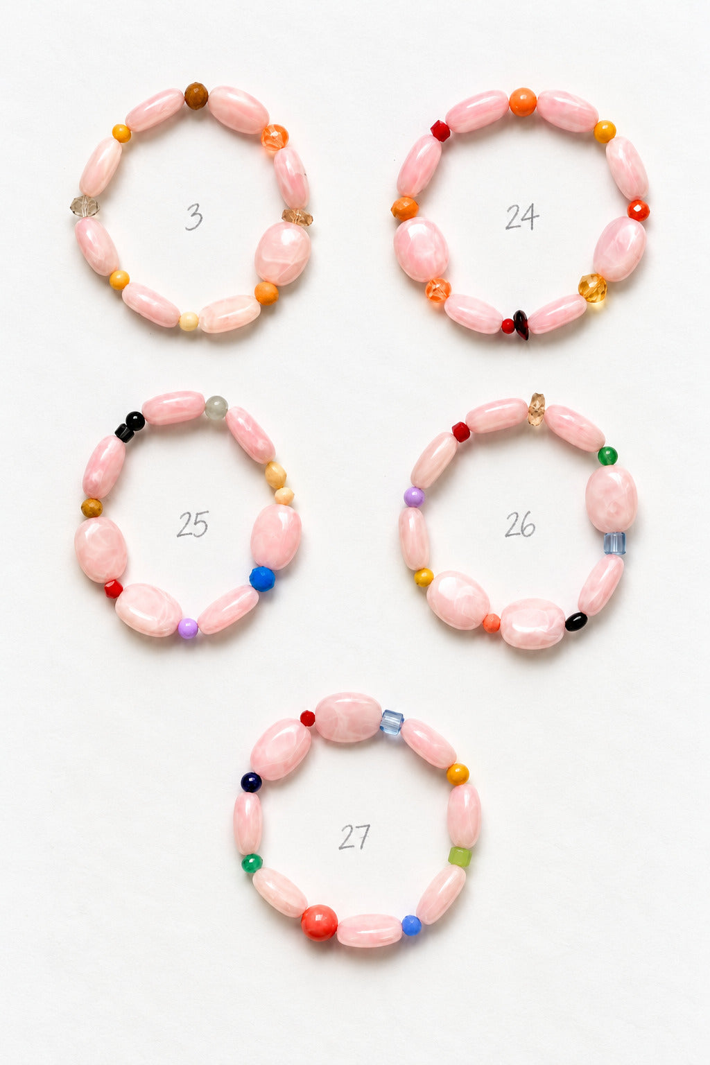 Bracelets en petites perles – roses et multicolore - choisir votre numéro -Maison Chouquette