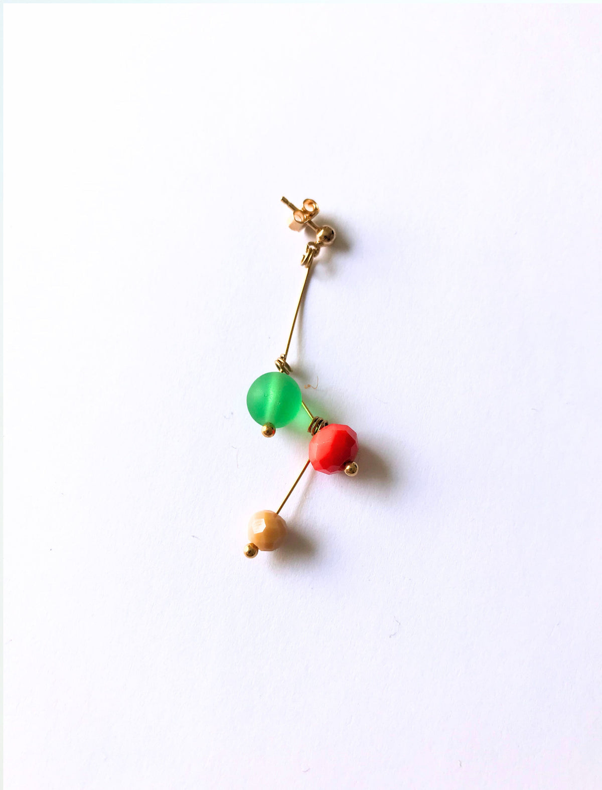 Petite boucle d'oreille mobile n°8